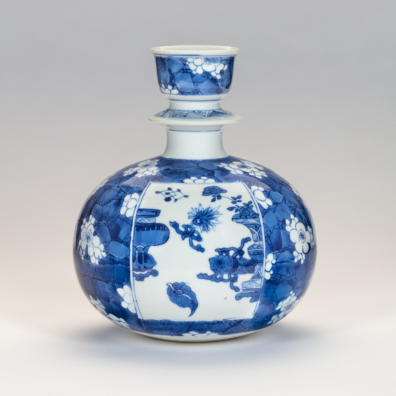 Chinese Blue-and-White Huqqa Base Made for the Indian Market 清